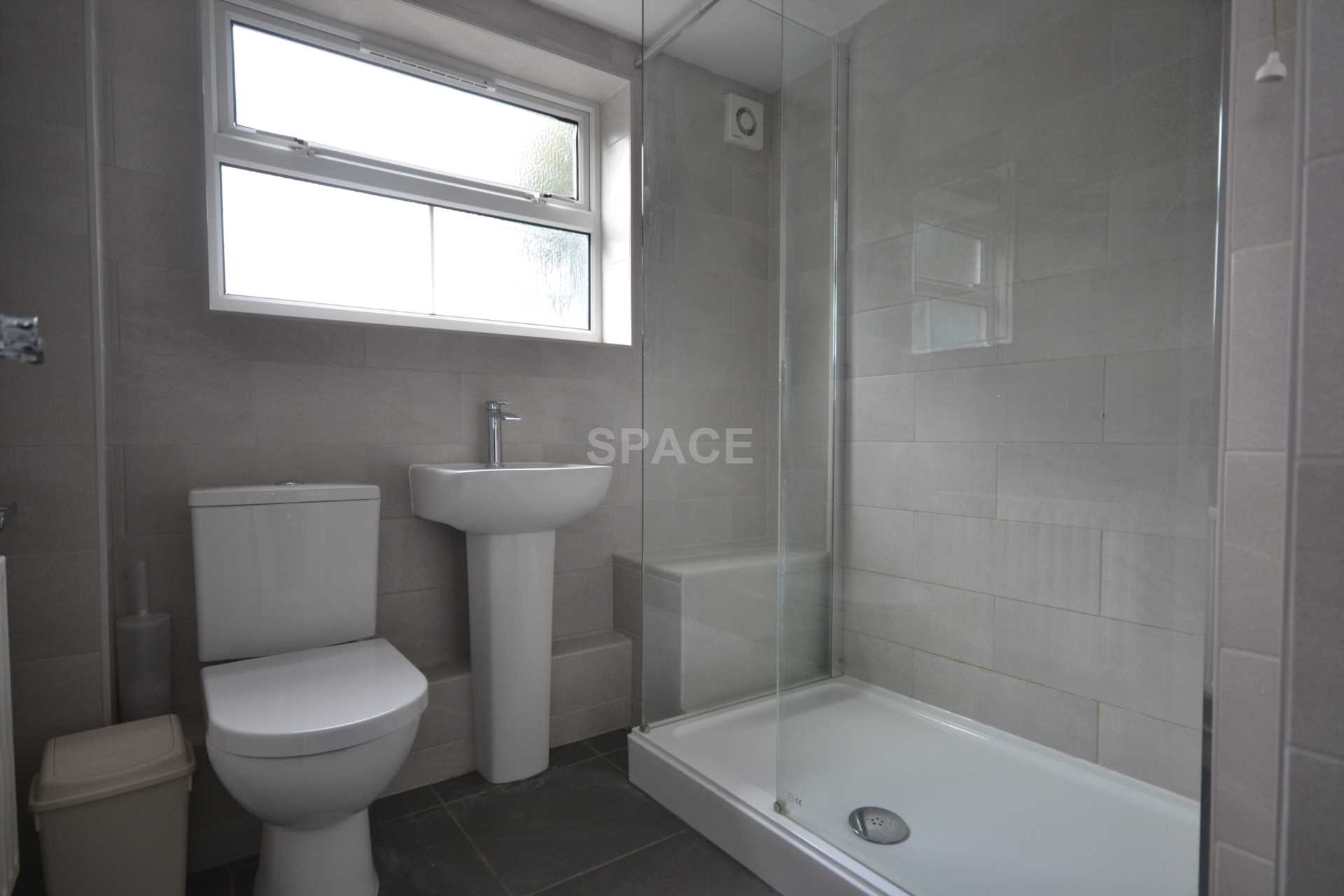 Erleigh Road, University, RG15NH, Image 12