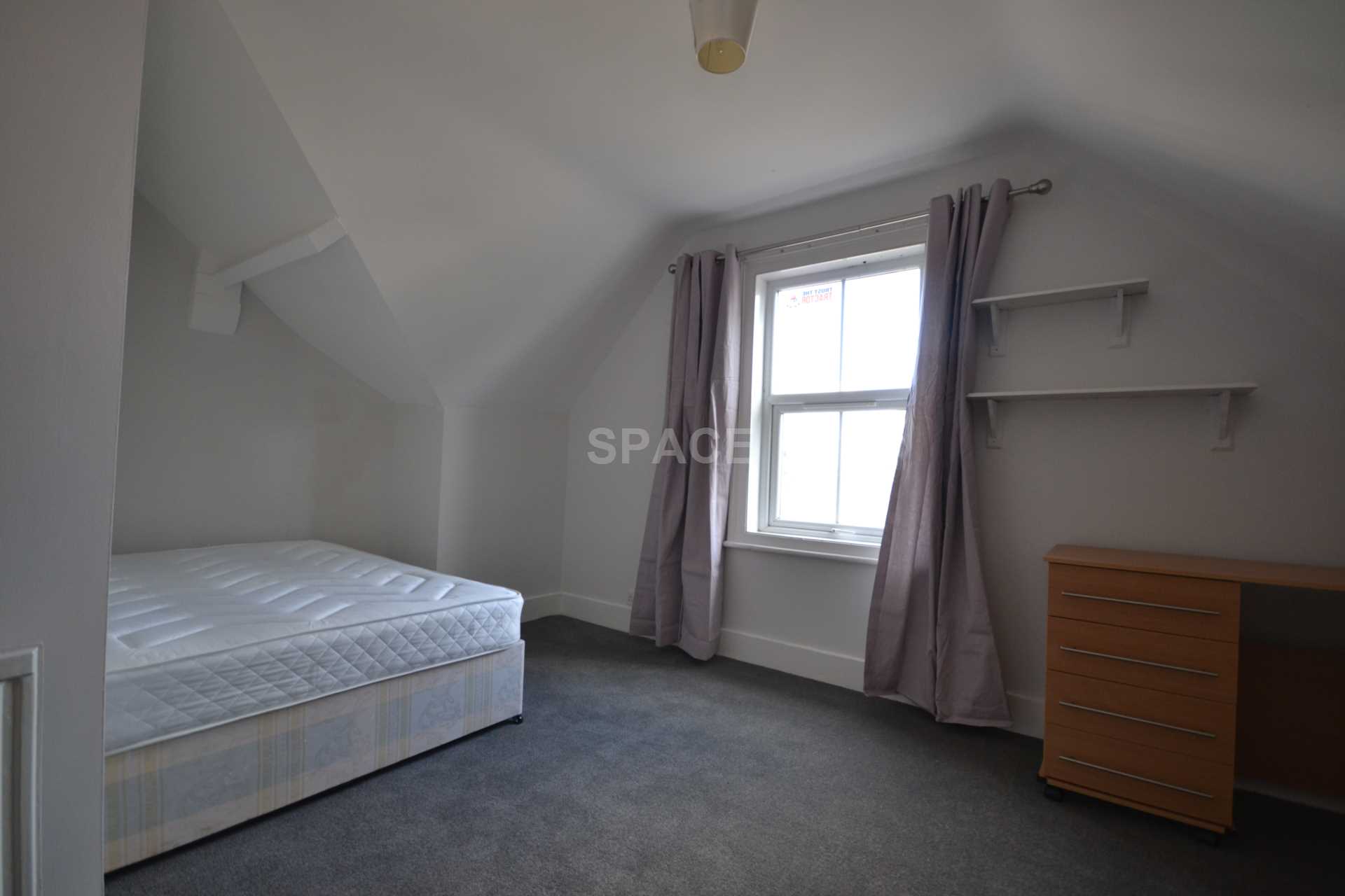 Erleigh Road, University, RG15NH, Image 2