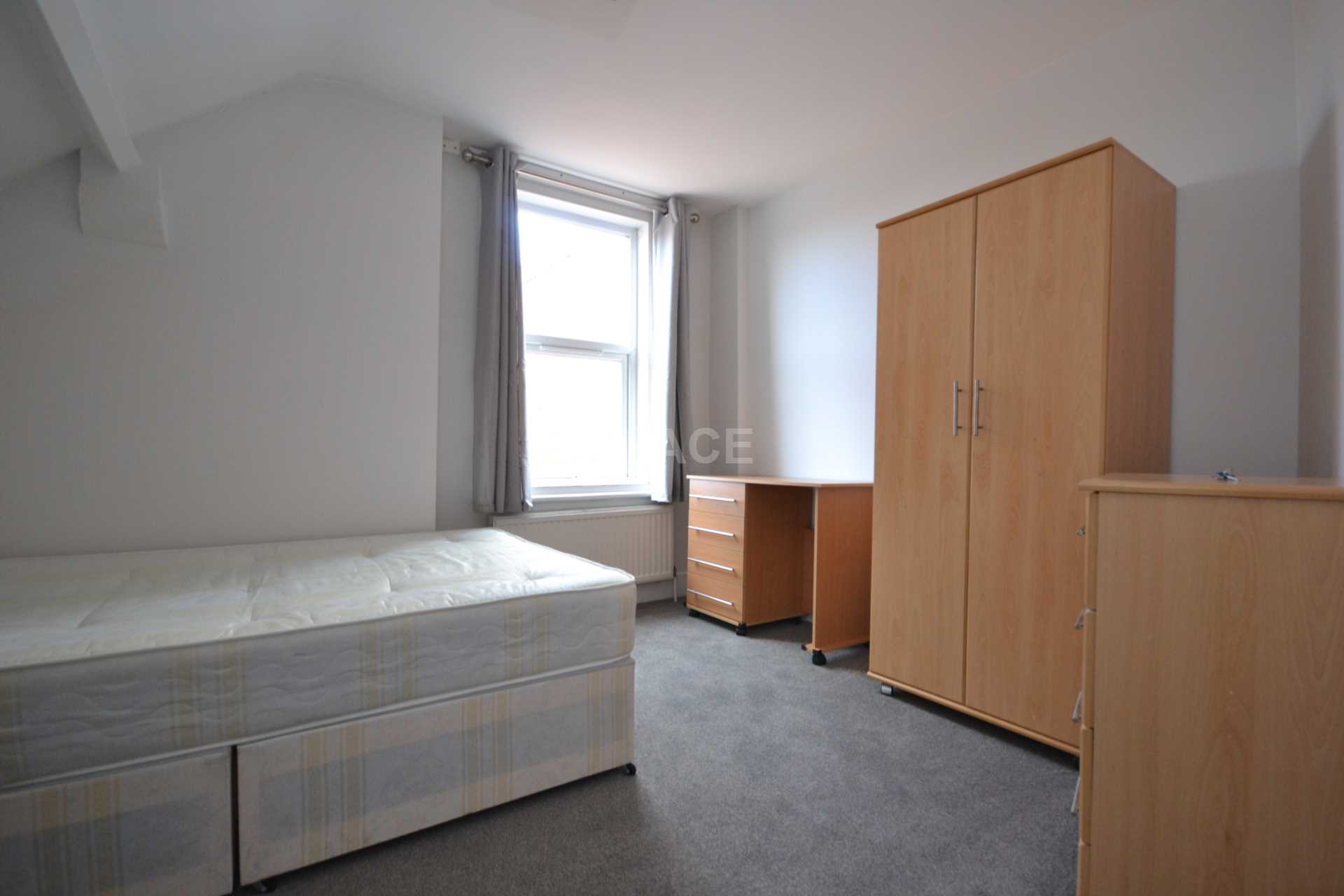 Erleigh Road, University, RG15NH, Image 4
