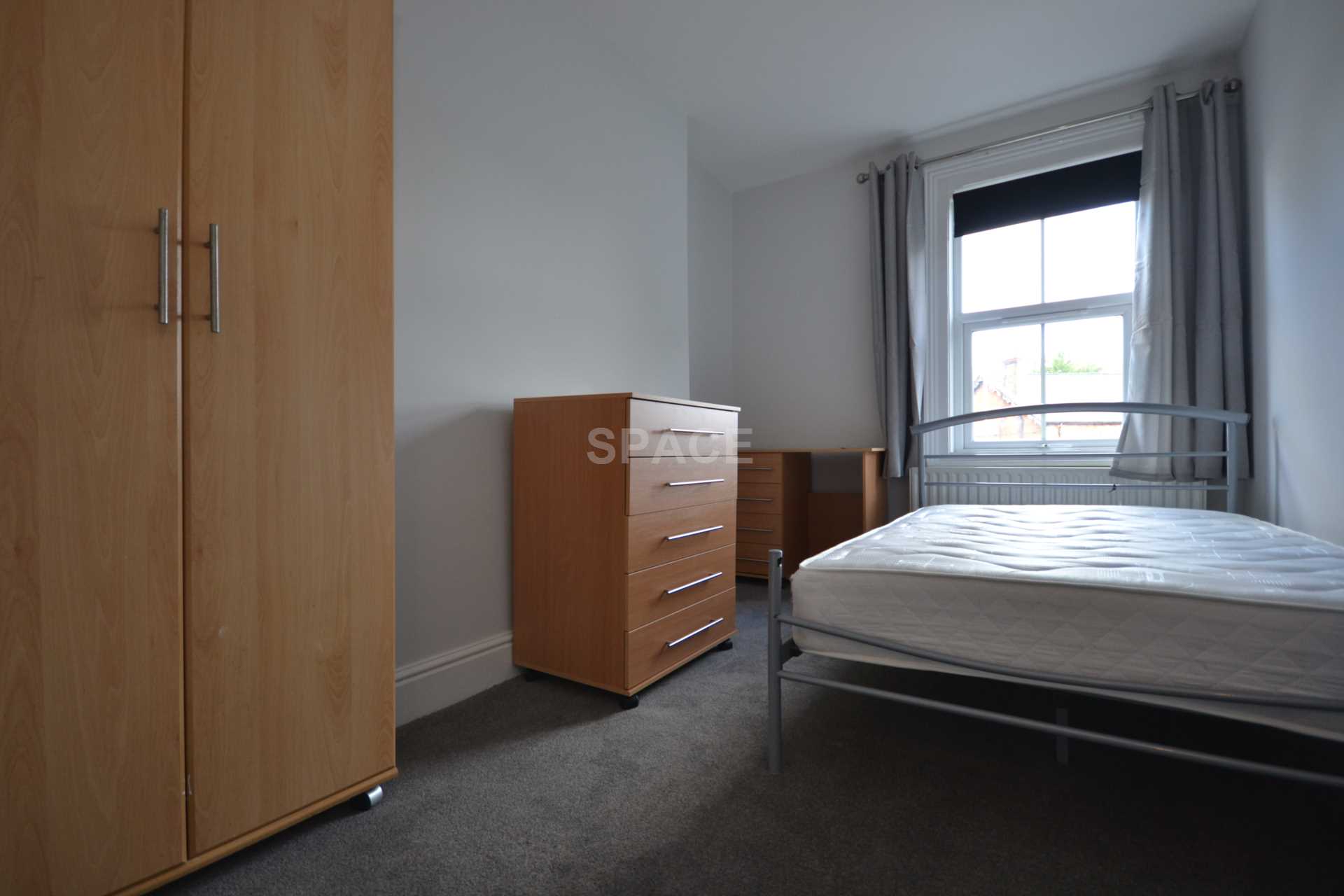 Erleigh Road, University, RG15NH, Image 6