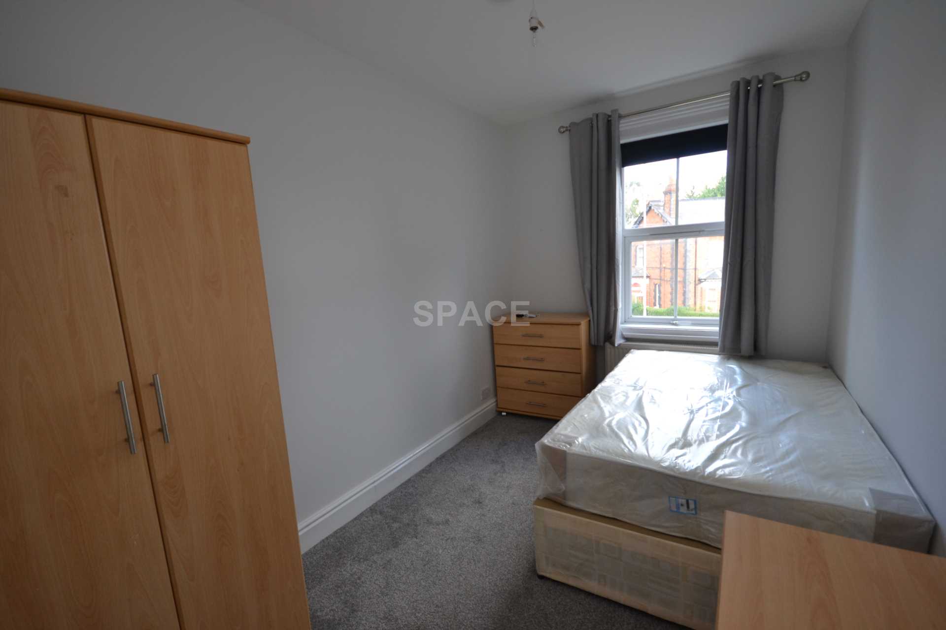 Erleigh Road, University, RG15NH, Image 8