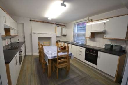 7 Bedroom Semi-Detached, Erleigh Road, University, RG15NH