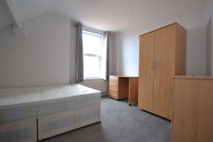 Erleigh Road, University, RG15NH, Image 4