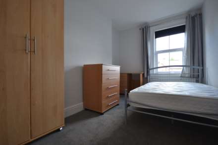 Erleigh Road, University, RG15NH, Image 6
