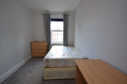 Erleigh Road, University, RG15NH, Image 7
