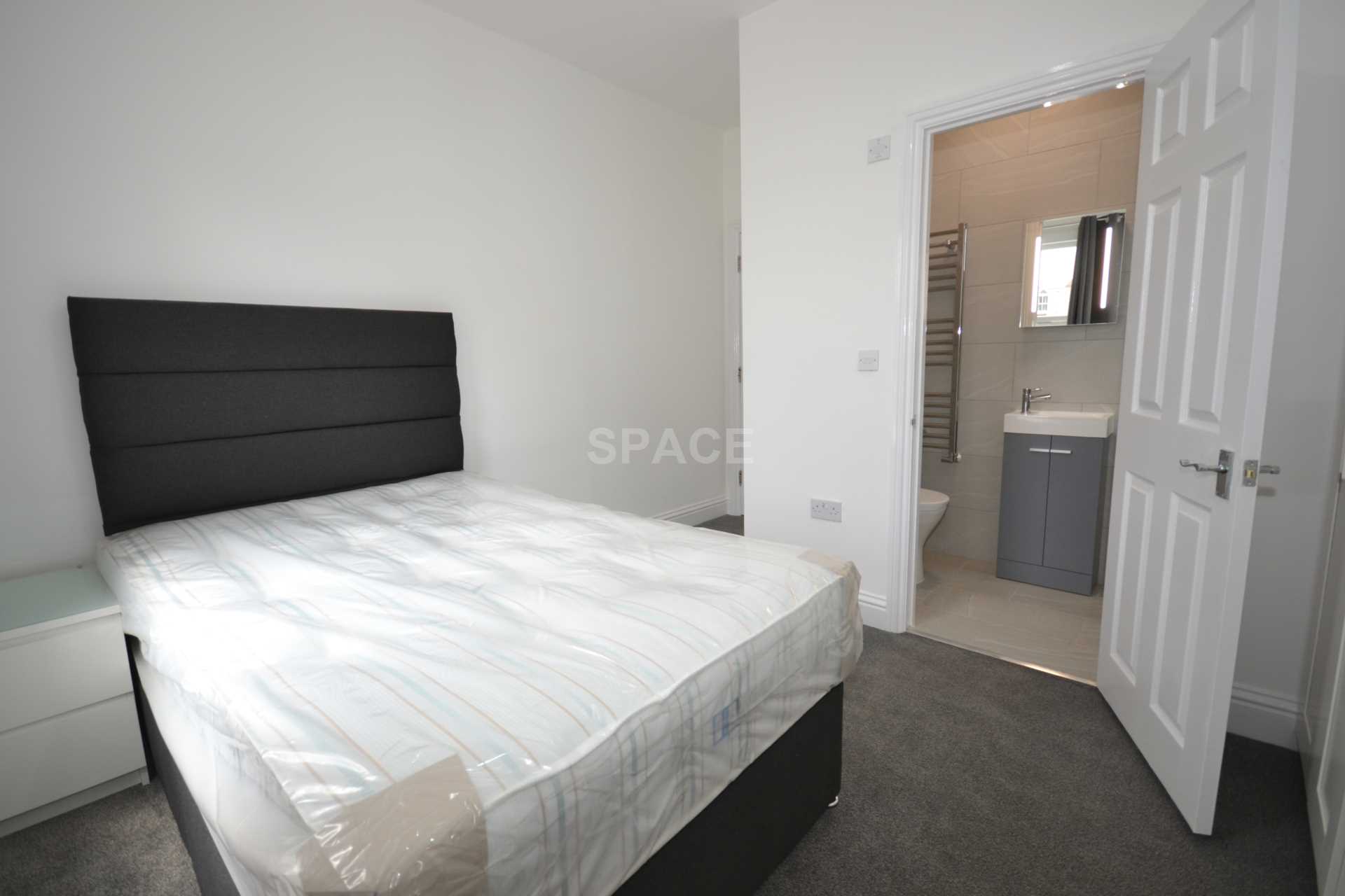 Wokingham Road, Reading, Berkshire, RG6 1JL- Room 3, Image 1