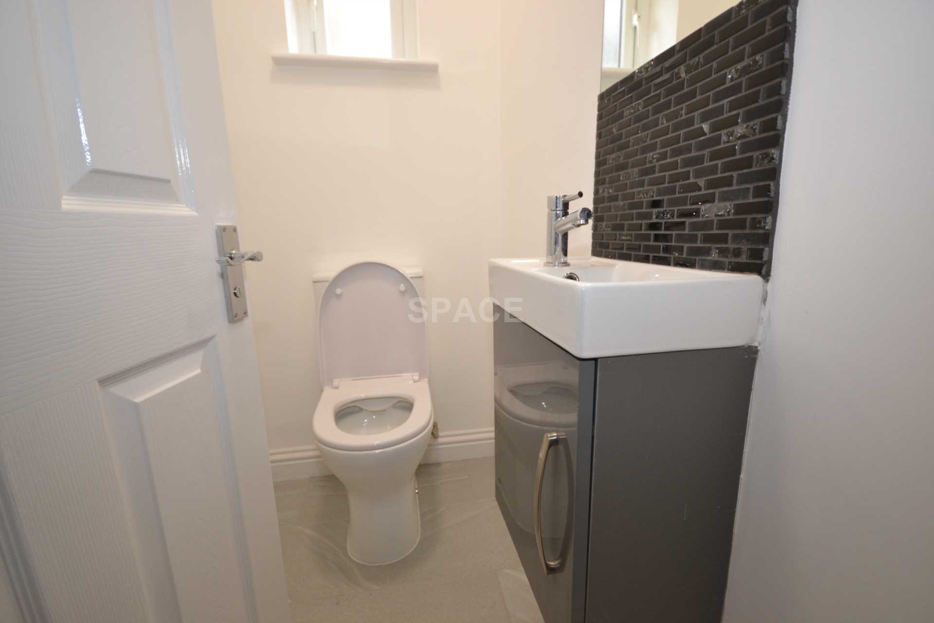 Wokingham Road, Reading, Berkshire, RG6 1JL- Room 7, Image 12