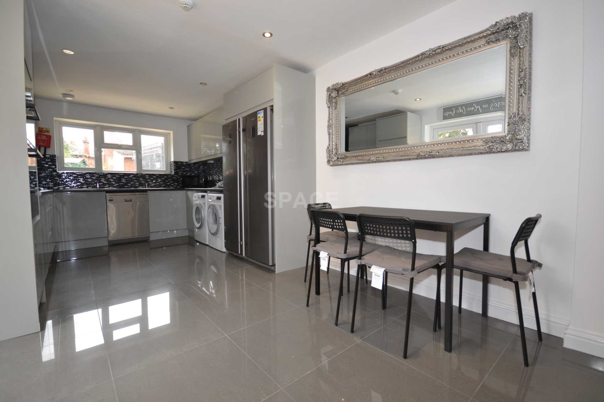Wokingham Road, Reading, Berkshire, RG6 1JL- Room 7, Image 7