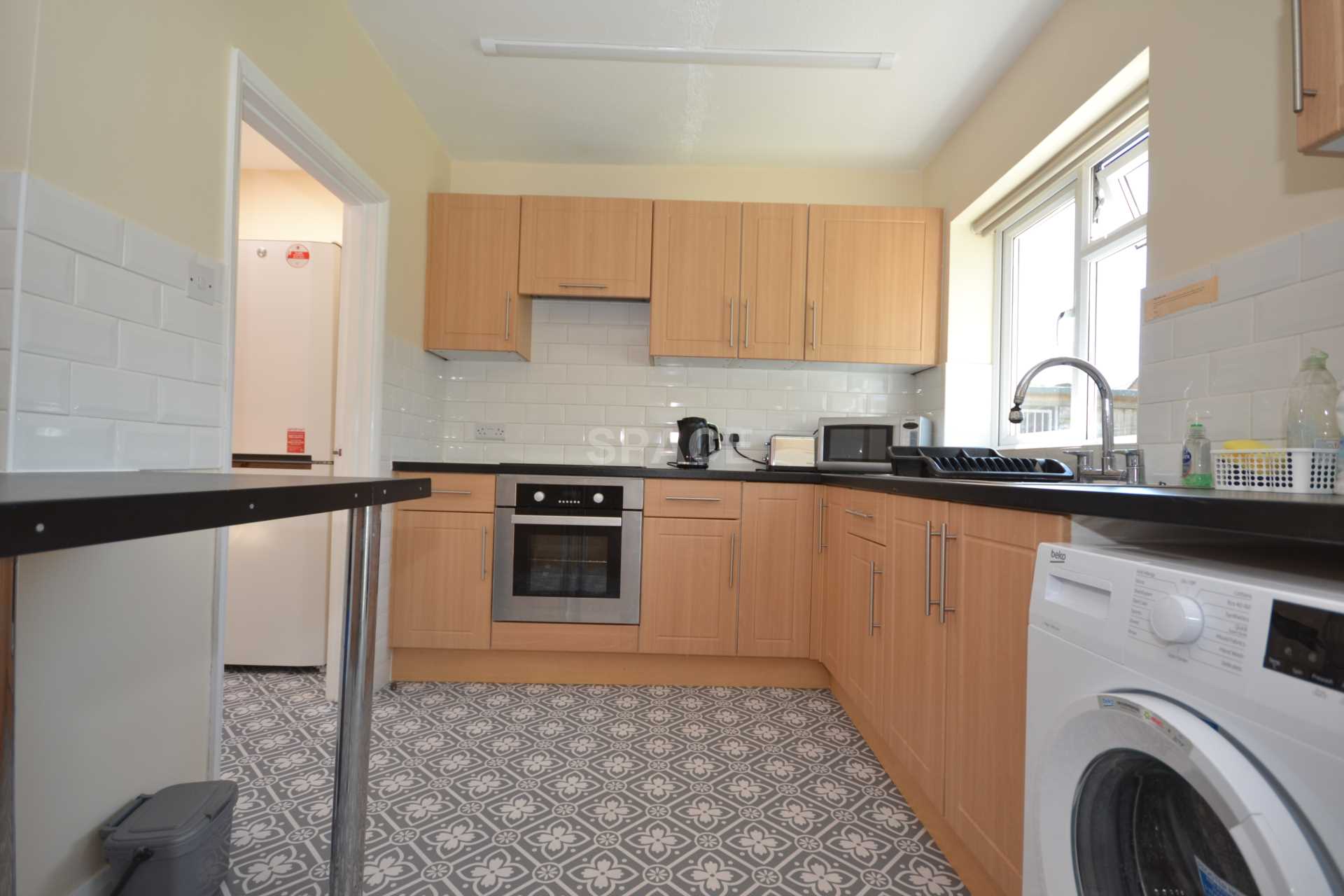 Courts Road, Reading RG6 7DJ, Image 5