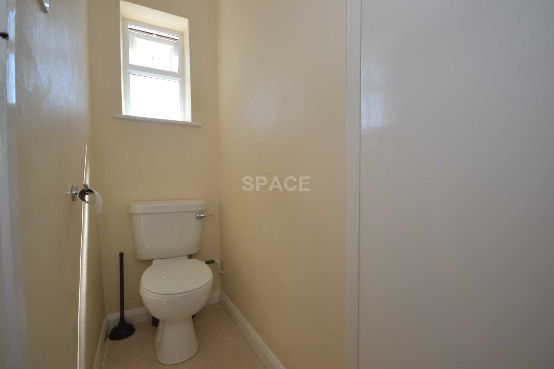 Courts Road, Reading RG6 7DJ, Image 8