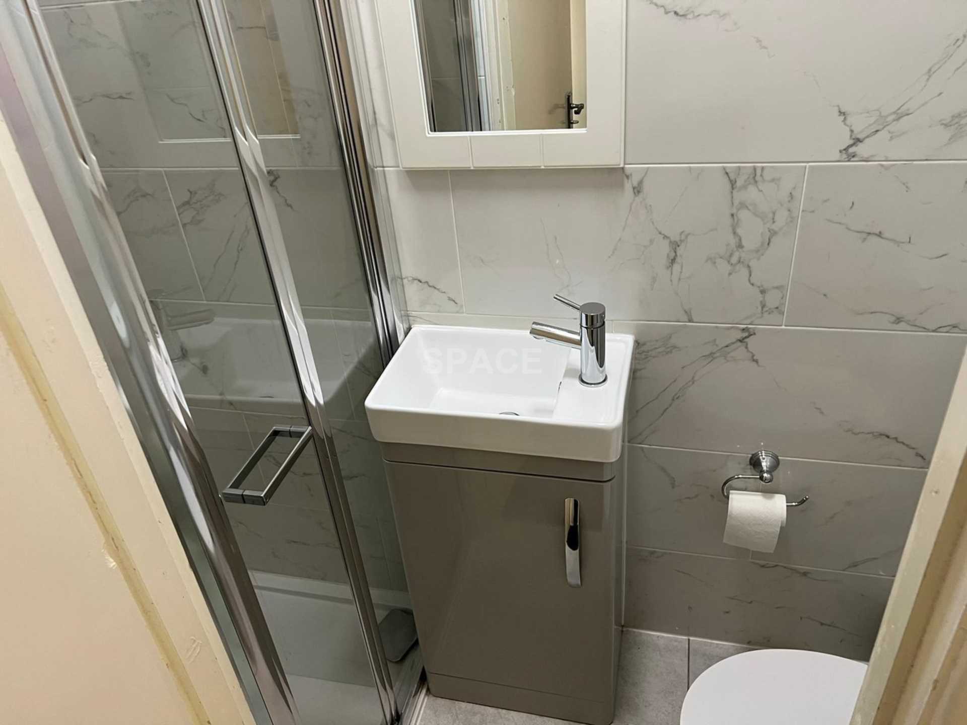 Courts Road, Reading RG6 7DJ, Image 9