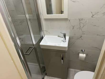 Courts Road, Reading RG6 7DJ, Image 9