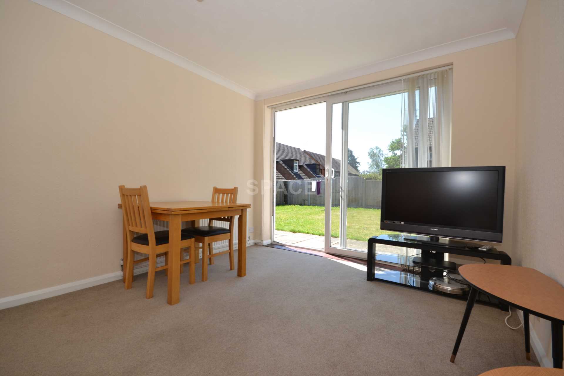 Courts Road, Reading RG6 7DJ, Image 4