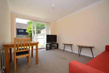 Courts Road, Reading RG6 7DJ, Image 3