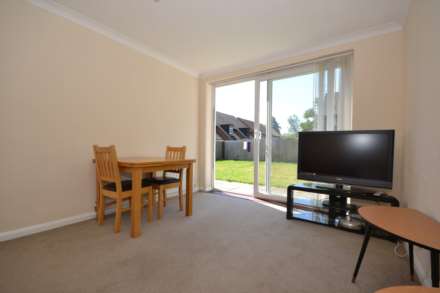 Courts Road, Reading RG6 7DJ, Image 4