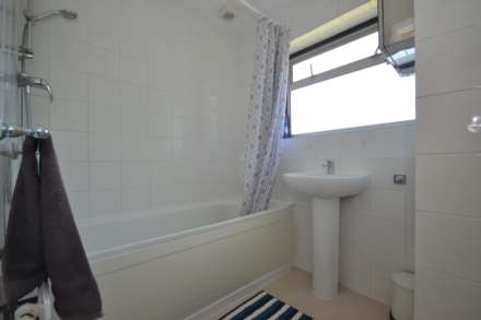 Courts Road, Reading RG6 7DJ, Image 7