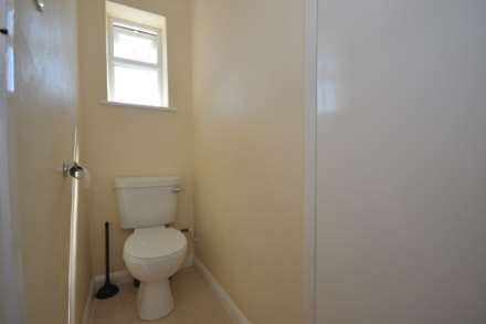 Courts Road, Reading RG6 7DJ, Image 8