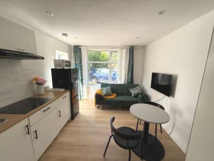 Studio Flat, Stanhope Road, Reading