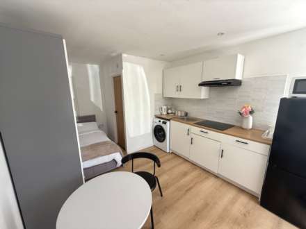 Studio Flat, Stanhope Road, Reading, Image 4