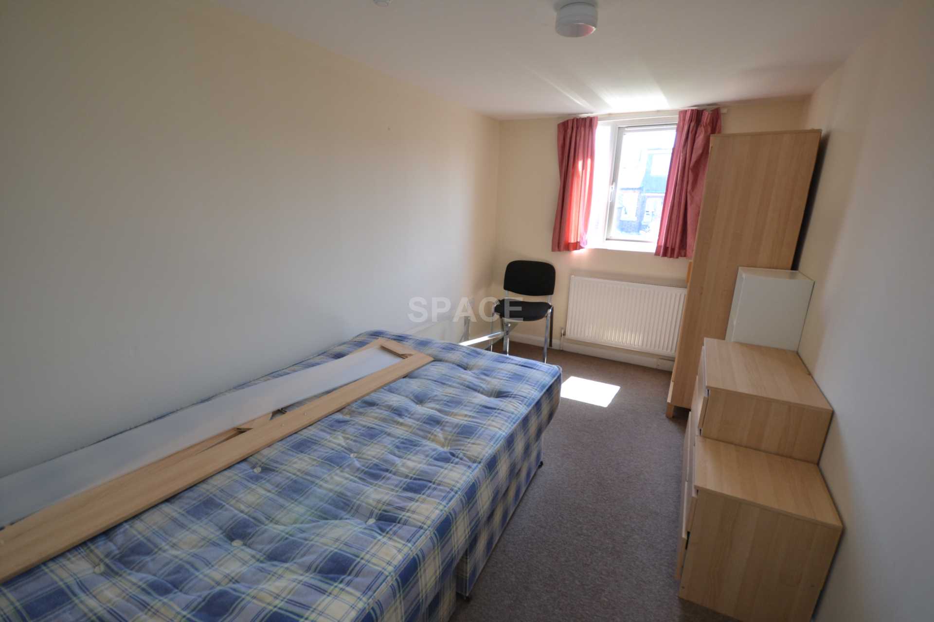 Pitcroft Avenue, Reading, Berkshire, RG6 1NH, Image 12