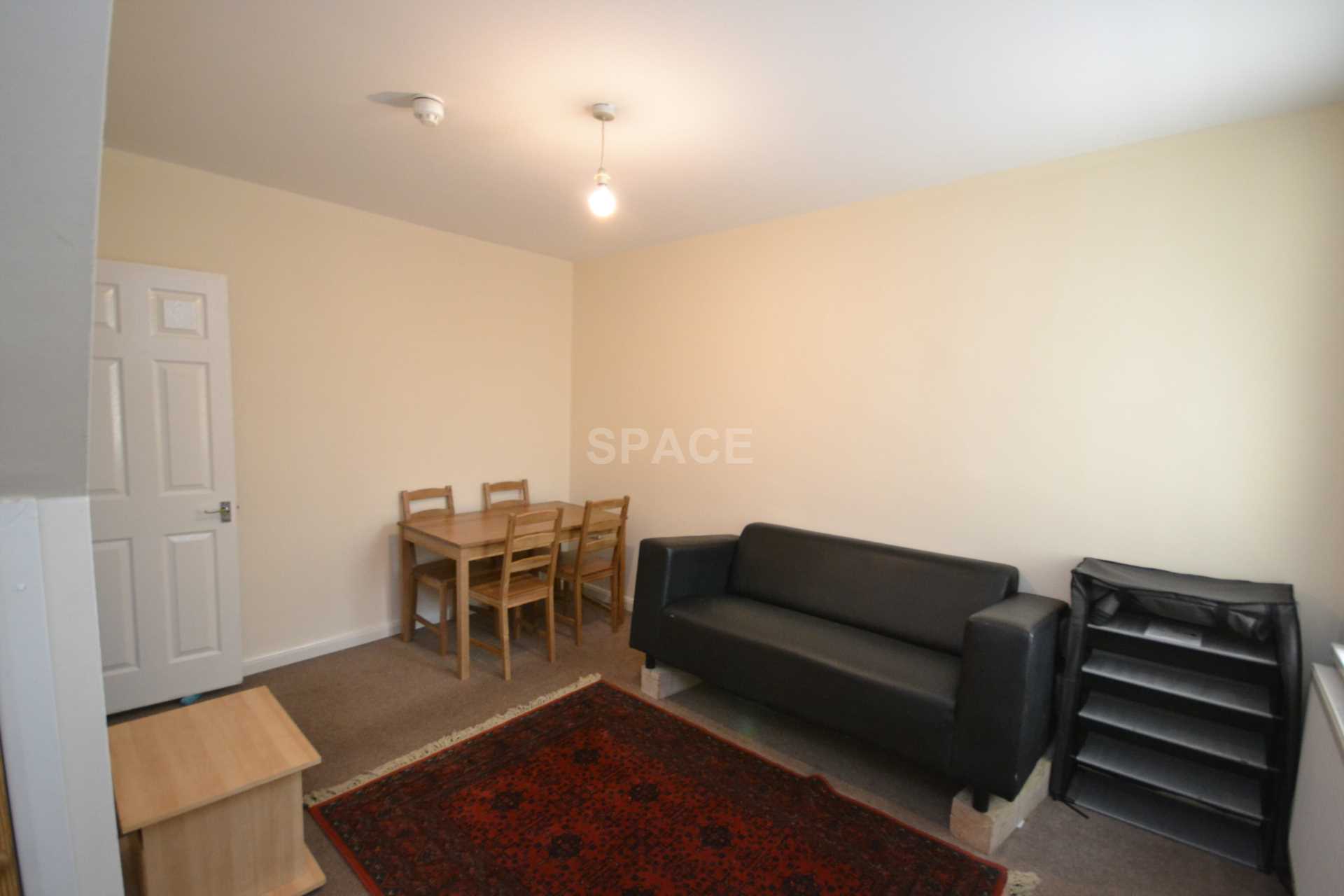 Pitcroft Avenue, Reading, Berkshire, RG6 1NH, Image 4