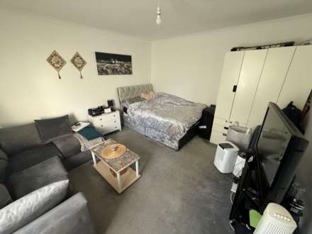 1 Bedroom Room, Brybur Close, Reading