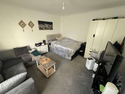 Brybur Close, Reading, Image 2