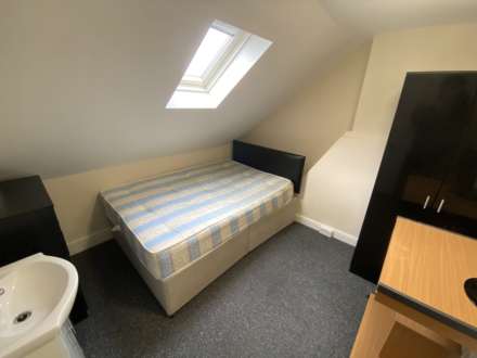 Property For Rent College Road, Reading