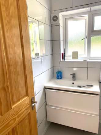 Rotherfield Way, Caversham, Image 8