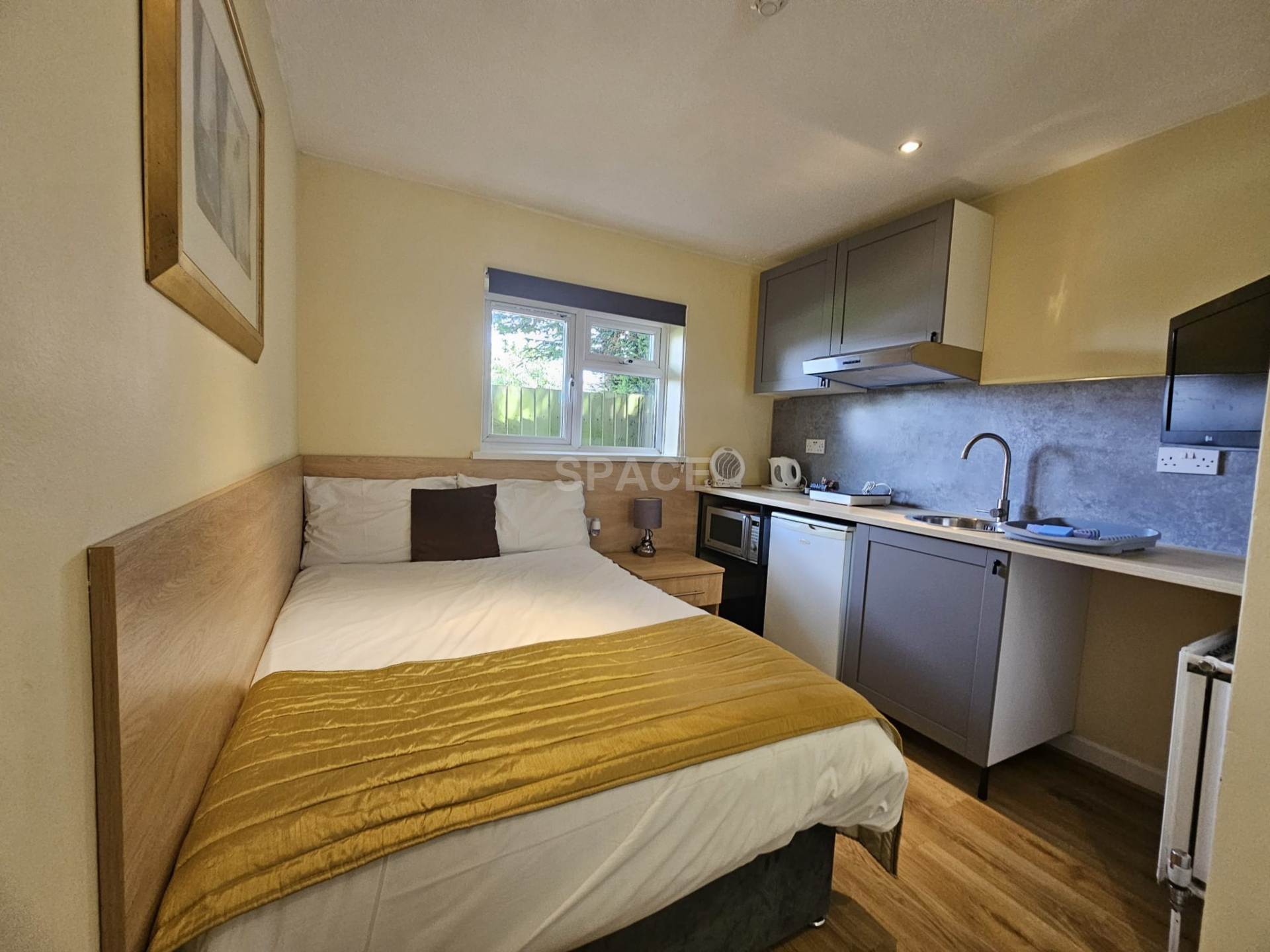 Connaught Road, Reading, Image 1