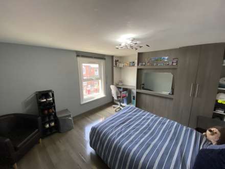 Donnington Gardens, University, Reading, Berkshire, RG1 5LZ, Image 1