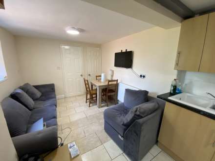 Donnington Gardens, University, Reading, Berkshire, RG1 5LZ, Image 4