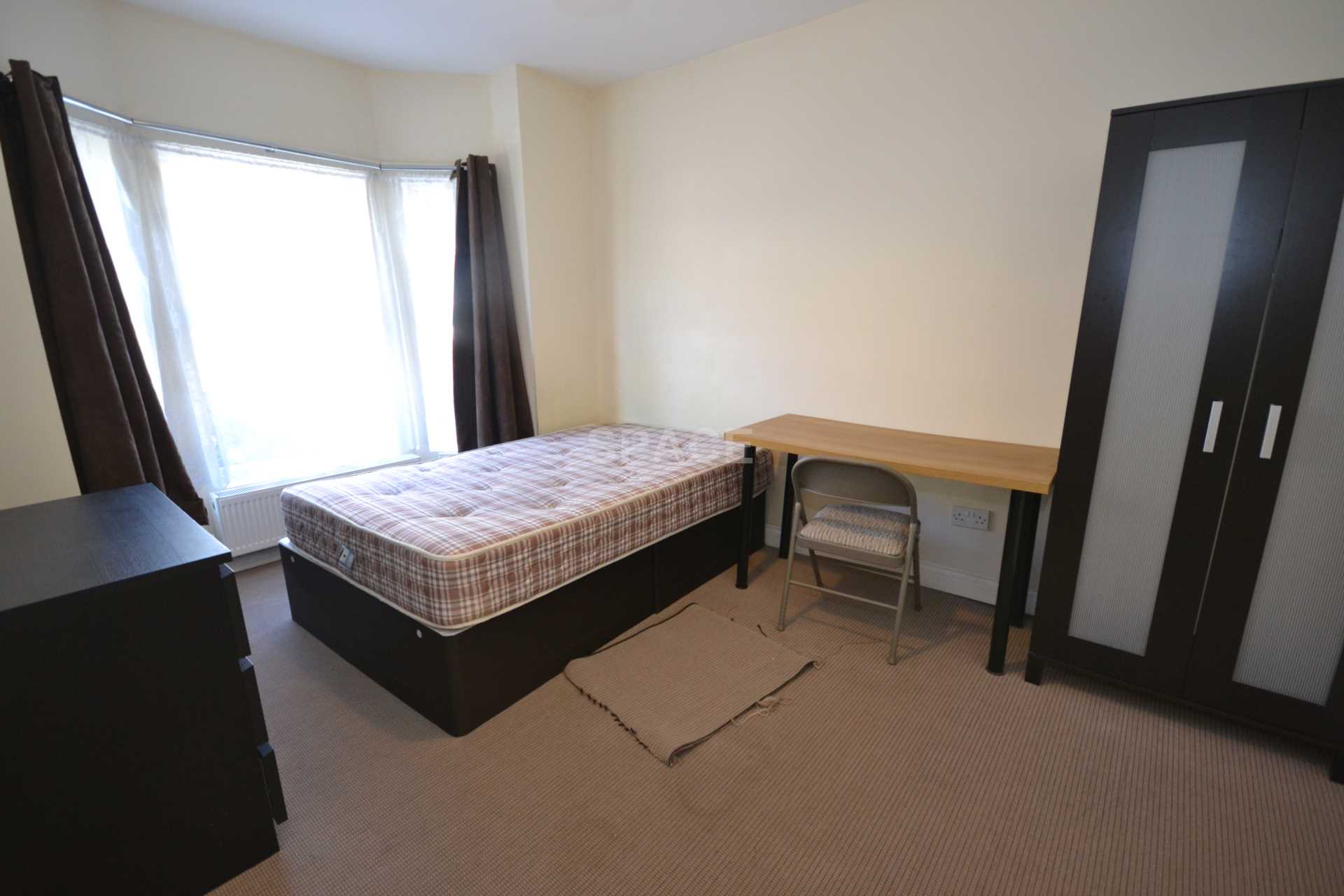 Grange Avenue, Reading, Berkshire, RG6 1DL, Image 2