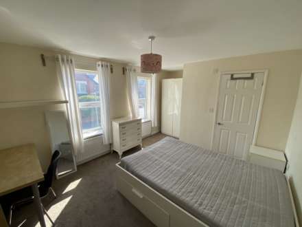 1 Bedroom Terrace, College Road, Reading