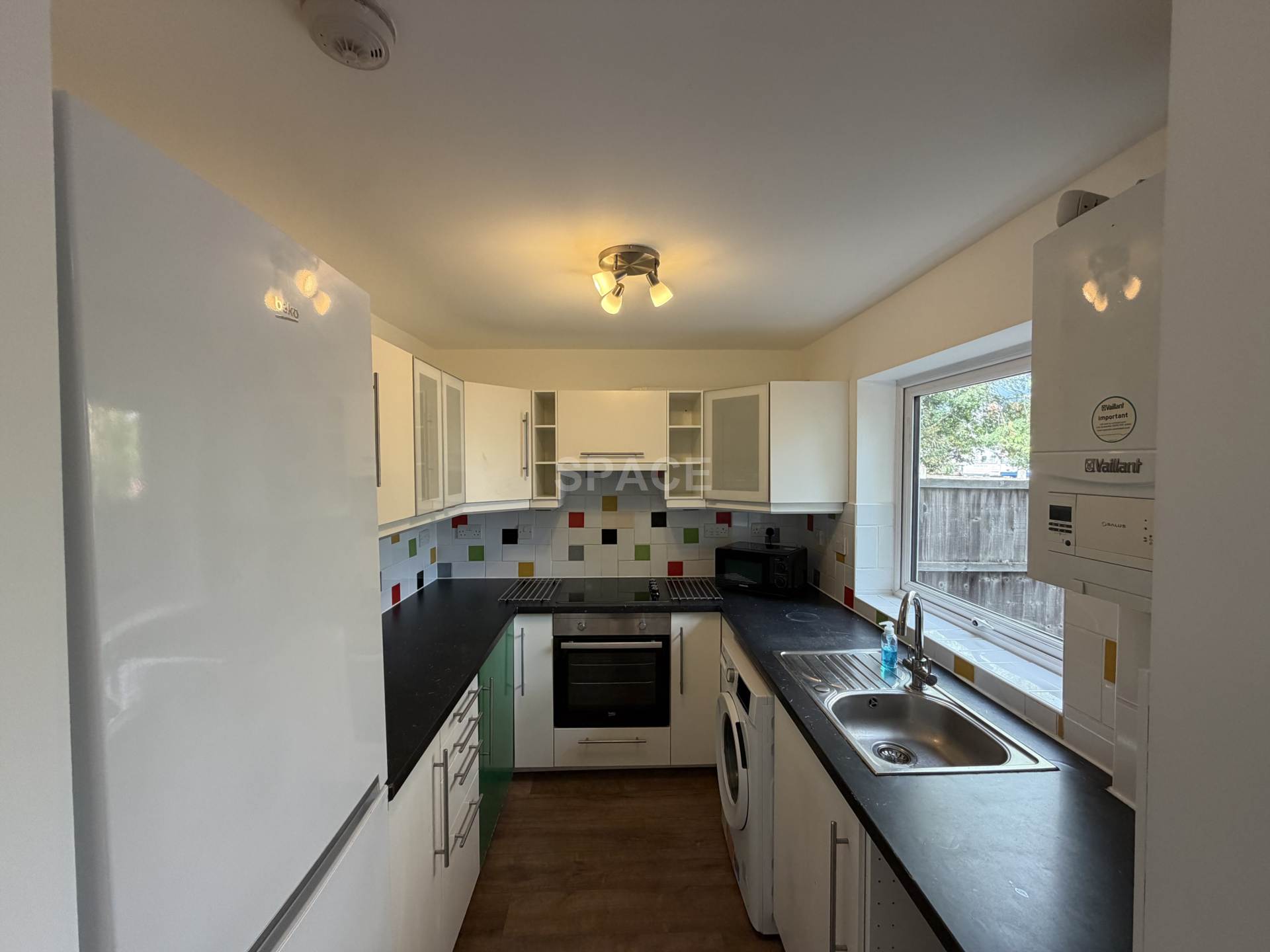 Spring Terrace Room, Reading, Image 3