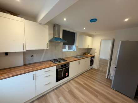 Elgar Road South, Reading, Image 1