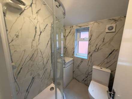 Elgar Road South, Reading, Image 10