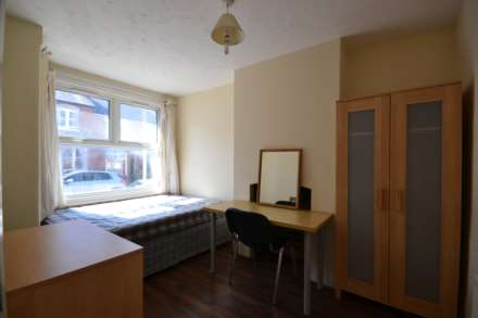 Auckland Road, Reading, Berkshire, RG6 1NY, Image 2