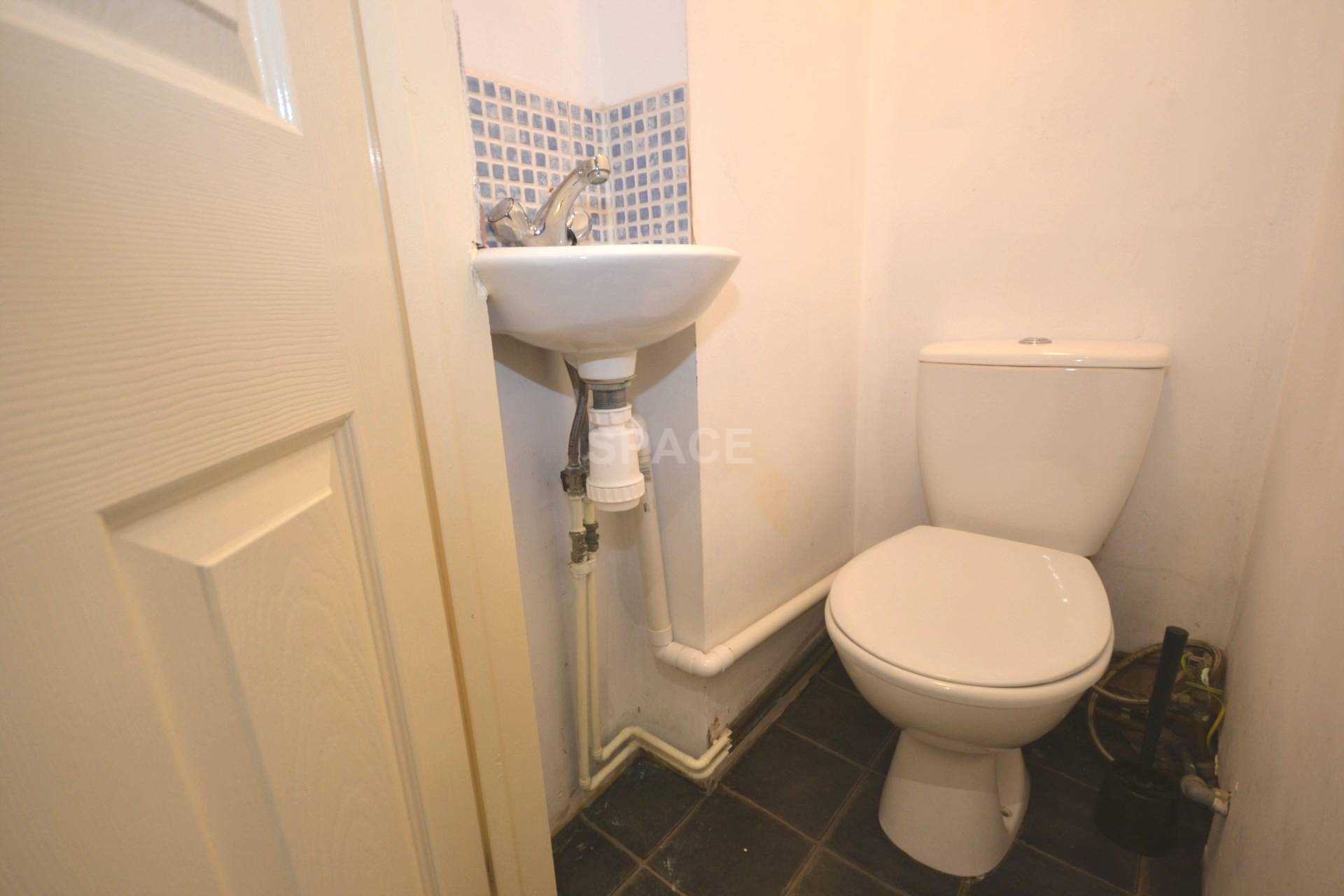 Donnington Gardens, Reading, Berkshire, RG1 5LZ, Image 5