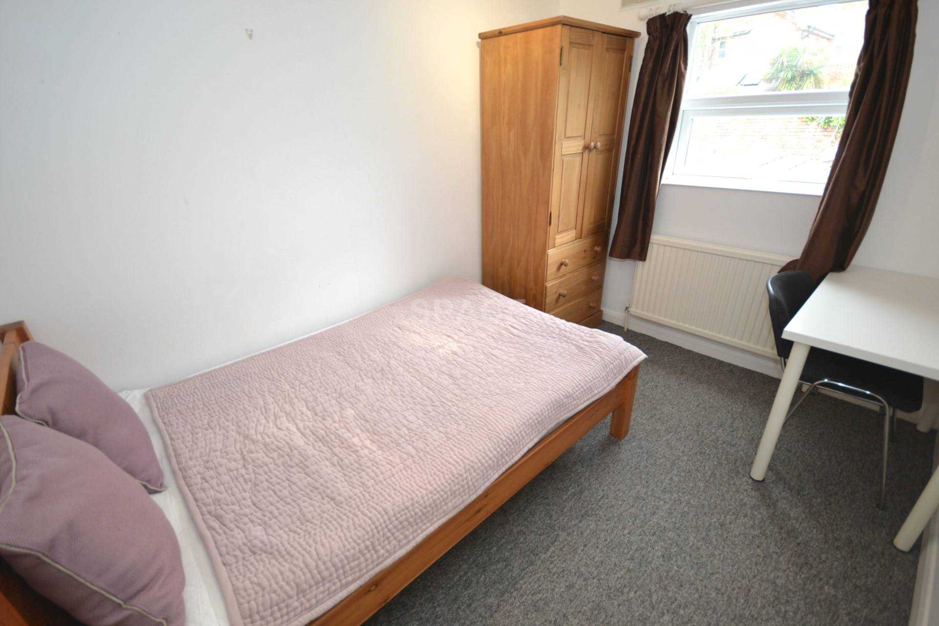 Donnington Gardens, Reading, Berkshire, RG1 5LZ, Image 7