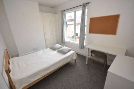 Donnington Gardens, Reading, Berkshire, RG1 5LZ, Image 10