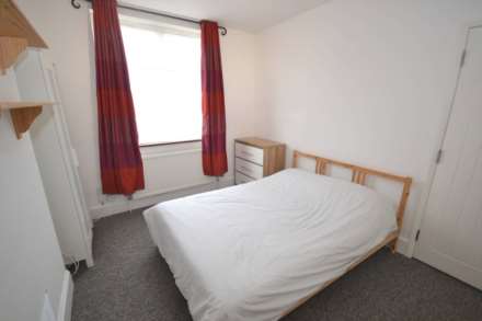 Donnington Gardens, Reading, Berkshire, RG1 5LZ, Image 2