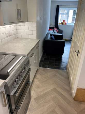 Donnington Gardens, Reading, Berkshire, RG1 5LZ, Image 4