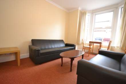 St Edwards Road, Reading, Berkshire, RG6 1NL