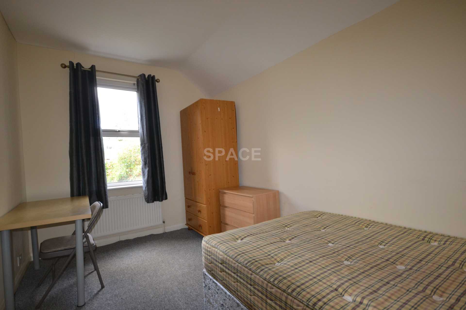 Grange Avenue, Reading, Berkshire, RG6 1DL, Image 4