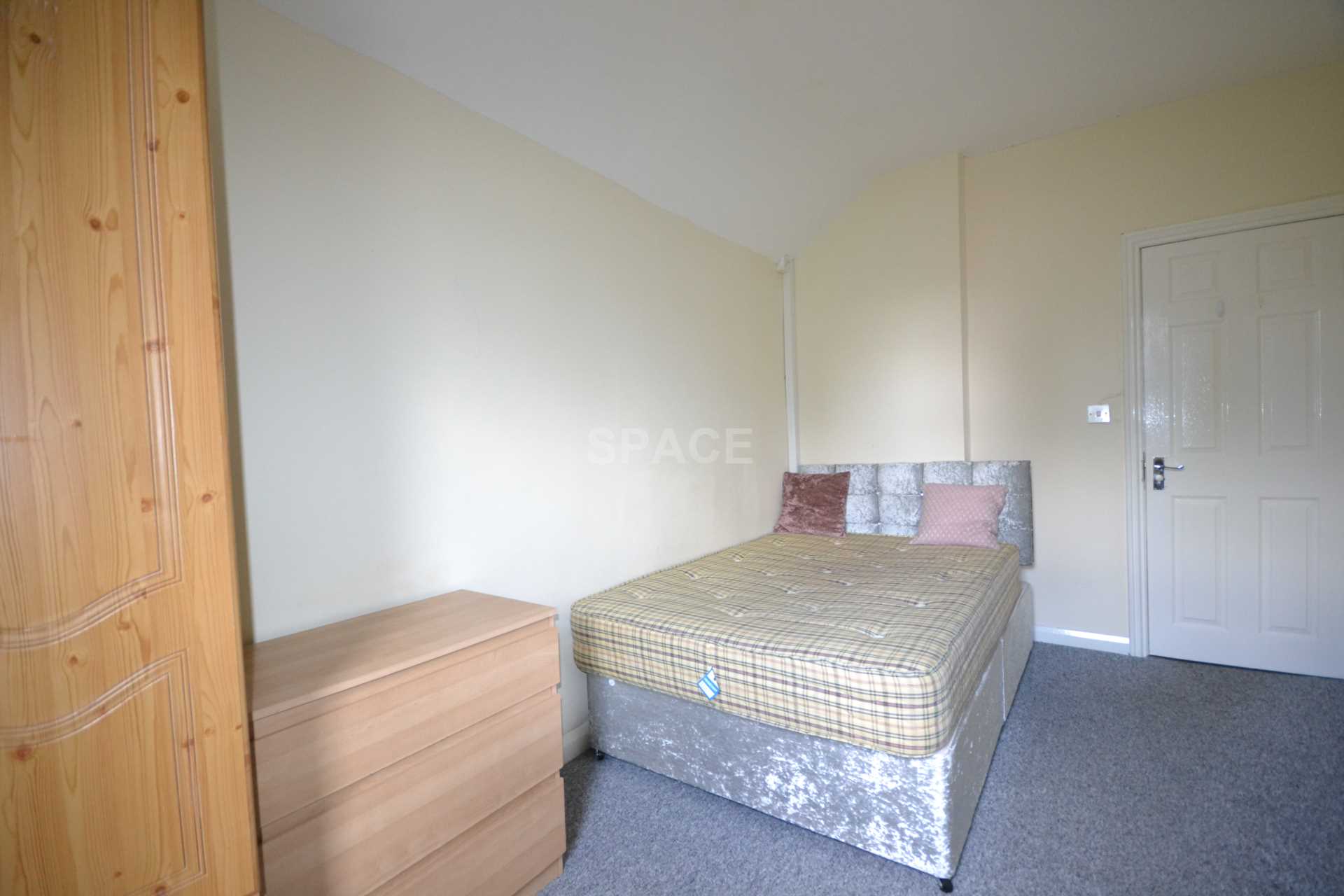 Grange Avenue, Reading, Berkshire, RG6 1DL, Image 5