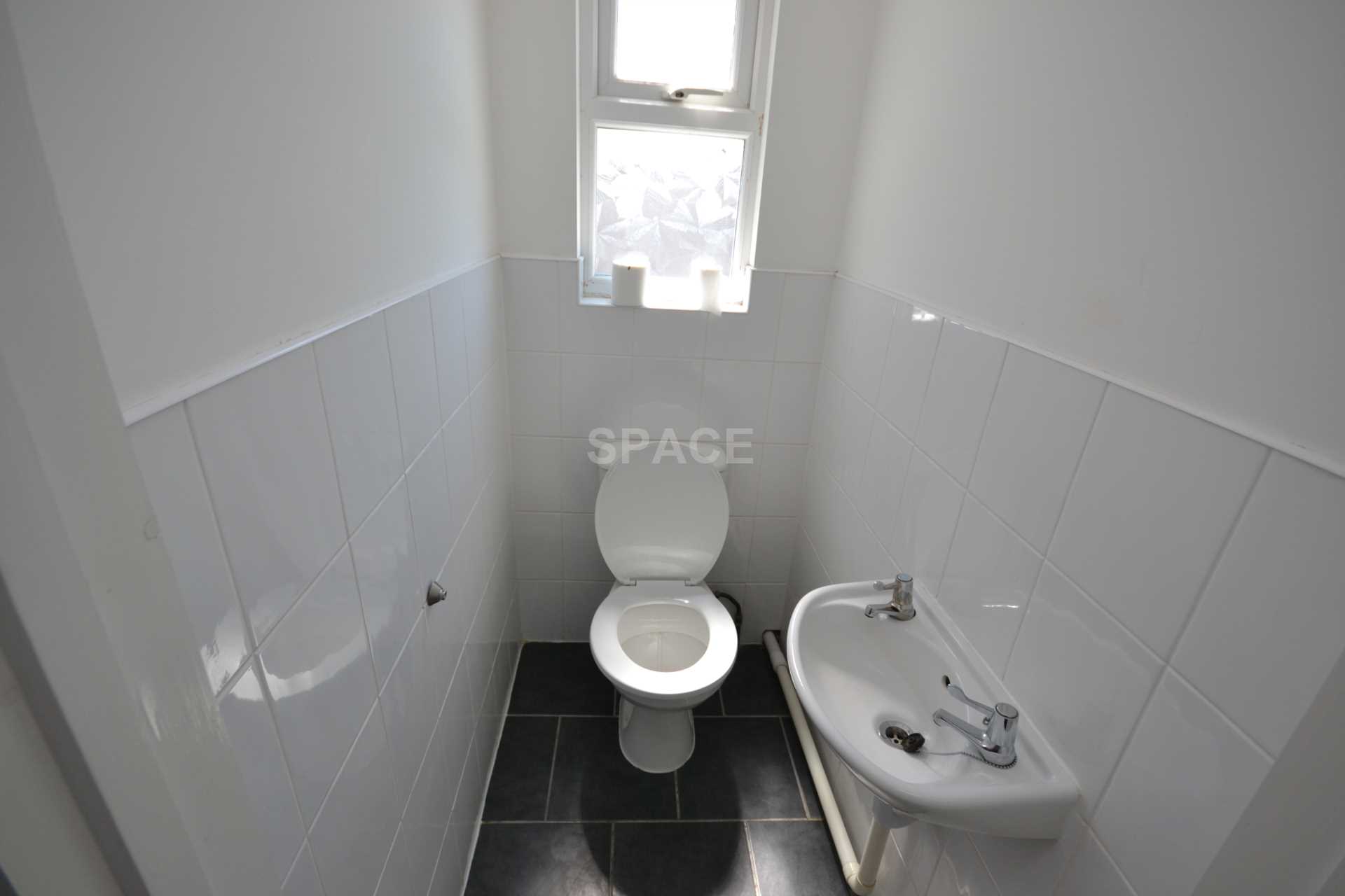 Bishops Road, Reading, Berkshire, RG6 1NP, Image 11