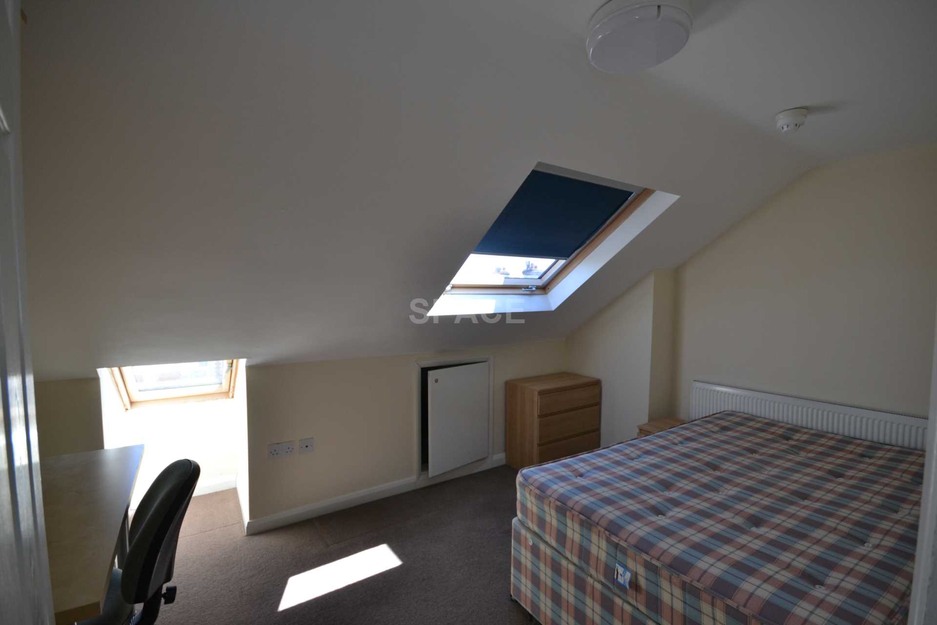 Bishops Road, Reading, Berkshire, RG6 1NP, Image 13