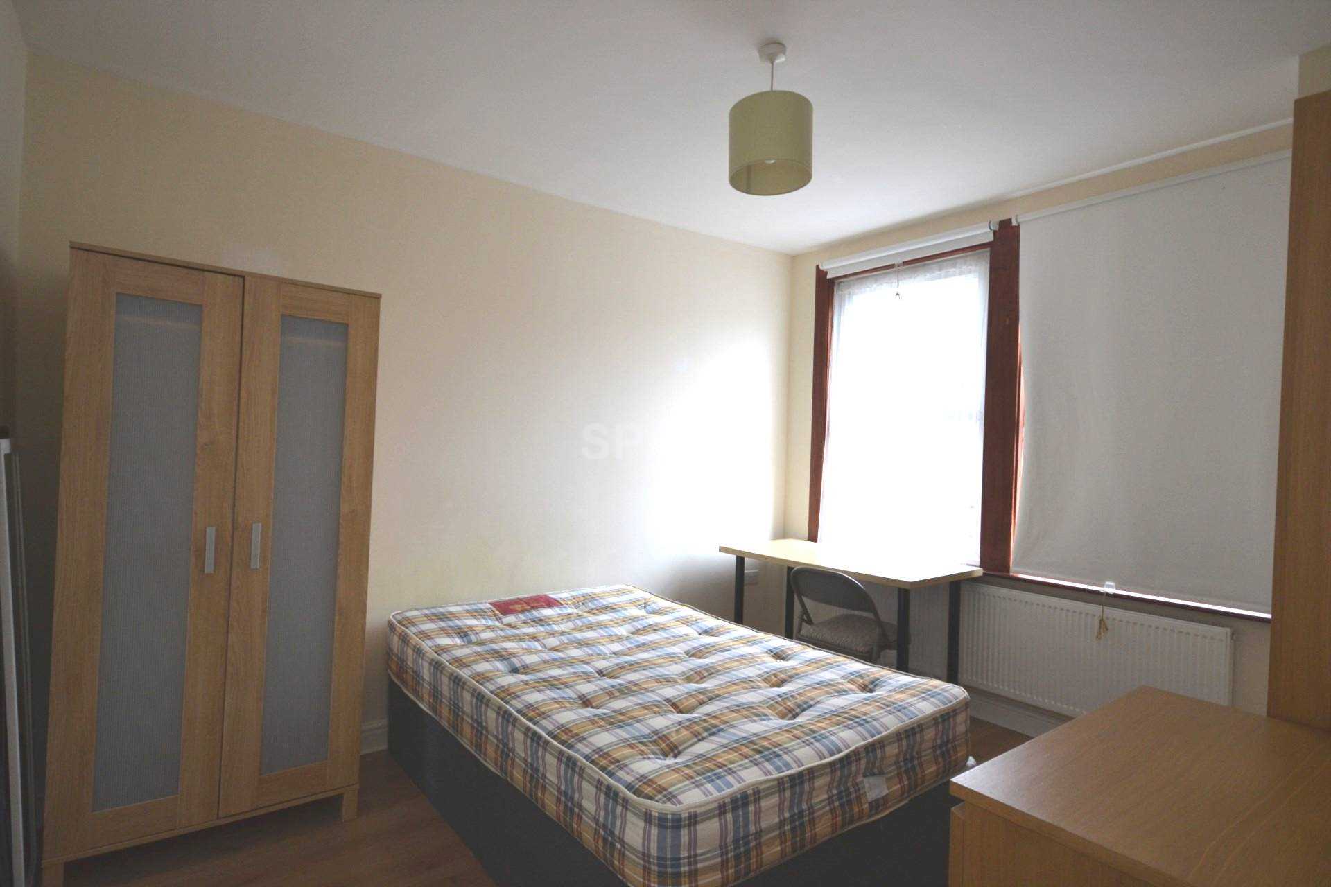 Grange Avenue, Reading, Berkshire, RG6 1DJ, Image 2