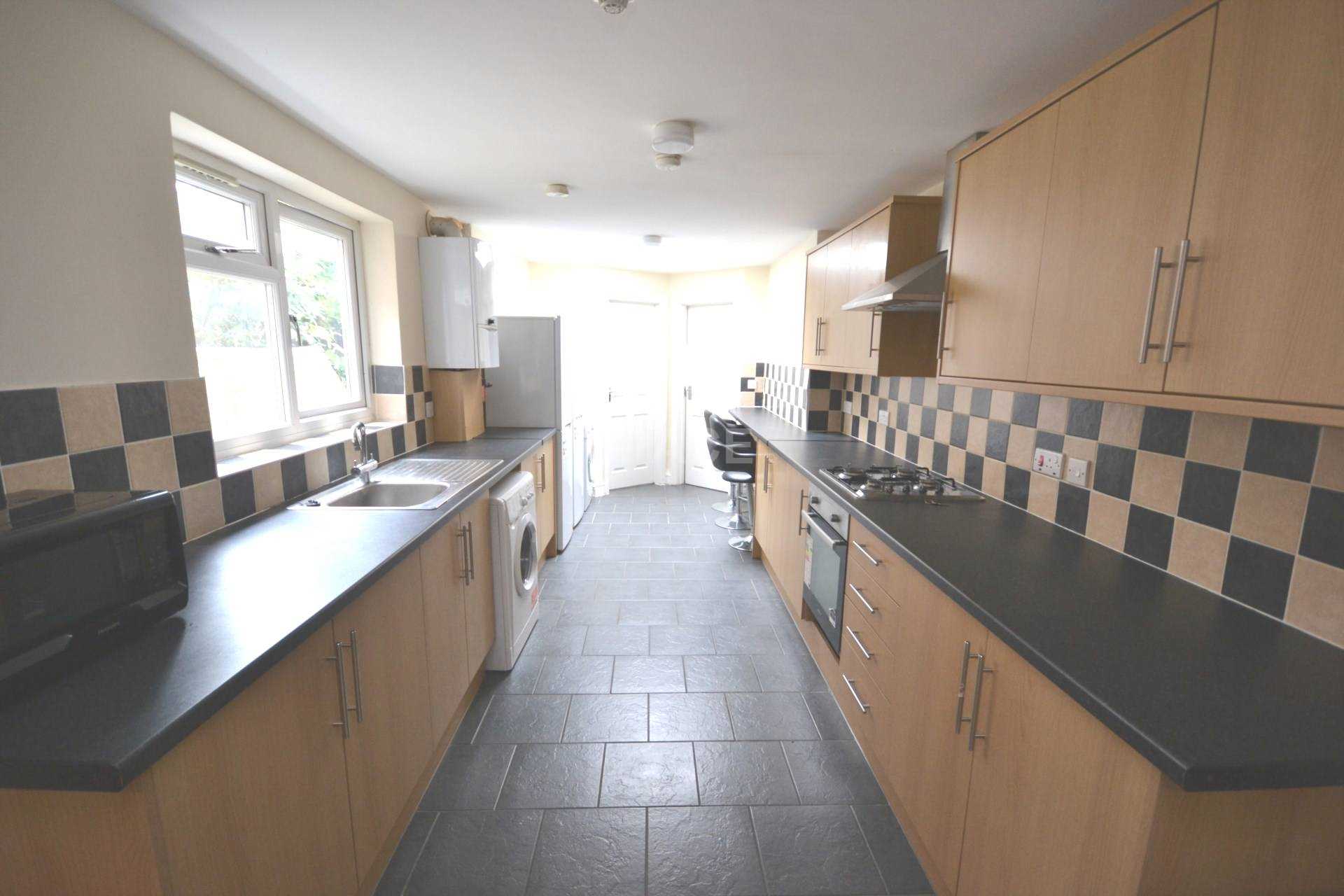 Grange Avenue, Reading, Berkshire, RG6 1DJ, Image 4